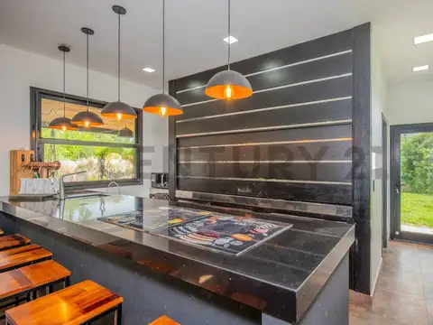 VENTA Casa 6 ambientes con piscina quincho y jacuzzi | Barrio Cerrado La Cesarin