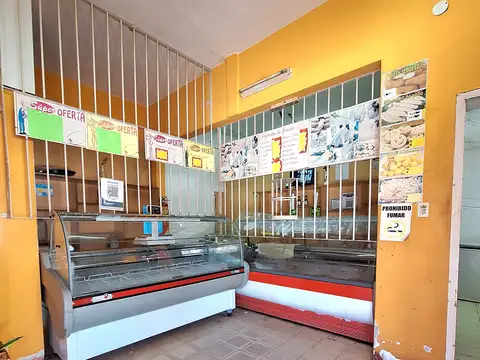 Local comercial en esquina.