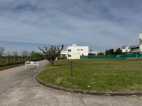 Venta lote esquina 641 m² en las quintas 1