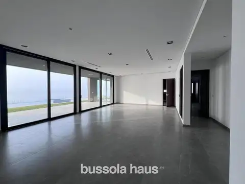 Casa 7 ambientes con 6 baños