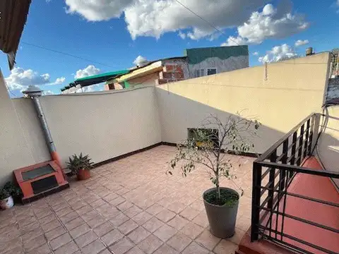 Hermoso Ph 4 Ambientes en planta baja,  con Terraza propia. Apto credito