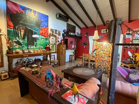 Casa 8 ambientes con 4 baños