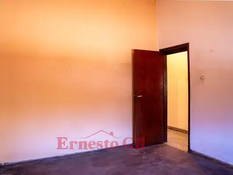 Casa  de 3 ambientes con local