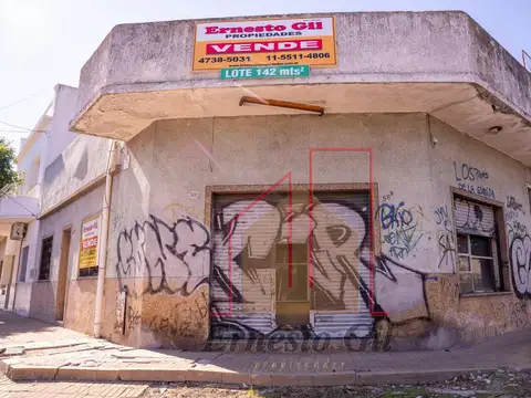 Casa  de 3 ambientes con local