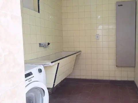 Venta de casa 3 dorm. calle Presbitero Gorriti
