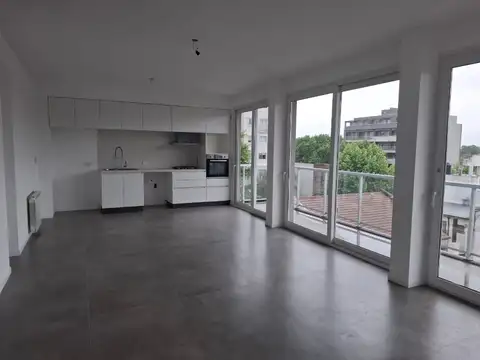 DEPARTAMENTO DE 4 AMBIENTES CON COCHERA EN VENTA EN BERNAL CENTRO