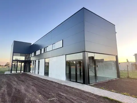 ALQUILER- Imponente Local a Estrenar en Don Mateo