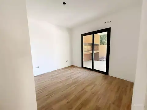 Casa en  Venta 2 dormitorios, pileta y cochera  en Altos de Pellegrini Roldán. Financiación