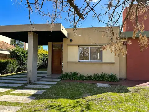 Espaciosa Casa con Luz Natural en Luján del Sol