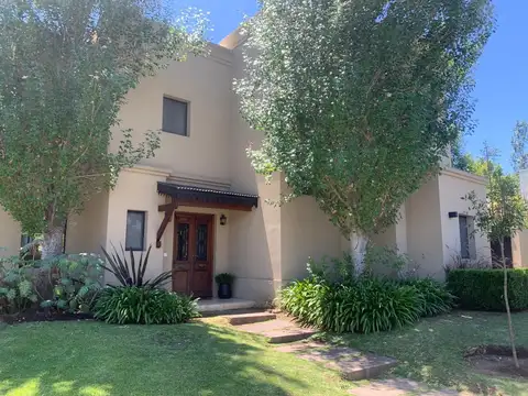 Casa en Alquiler de 3 dormitorios