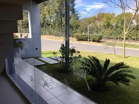 Casa 5 ambientes con 4 baños
