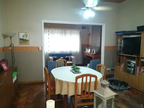 Depto Tipo Casa 4 ambientes con 2 baños