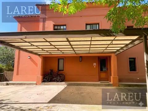 Casa 9 ambientes con 7 baños