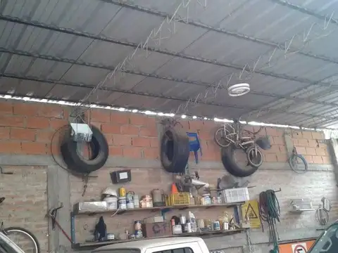 Casa en venta de 4 ambientes en Camino Centenario