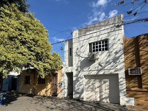 DOS CASAS A MTS DE AV. FREYRE Y PARQUE J. DE GARAY.