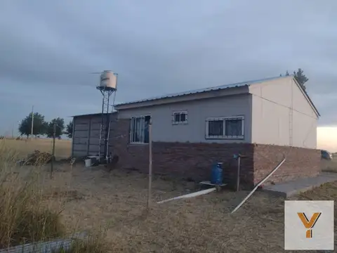Casa en venta - 2 Dormitorios 1 Baño - 2.495Mts2 - General Lamadrid