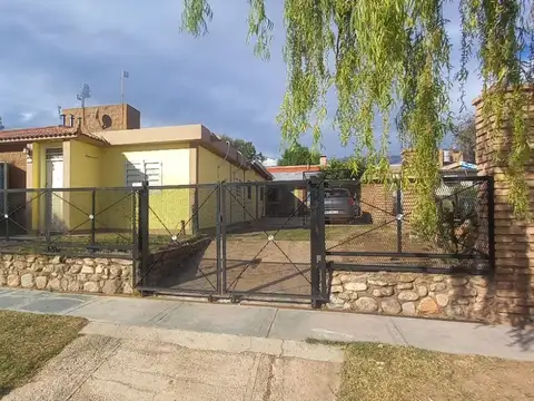 Venta casa principal + 3 departamentos en la punta