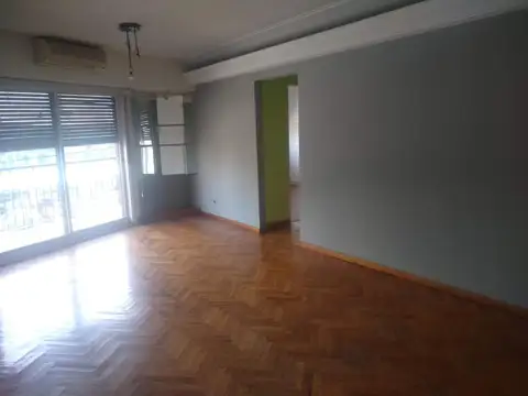 Depto de 3 amplios ambientes. OPORTUNIDAD.