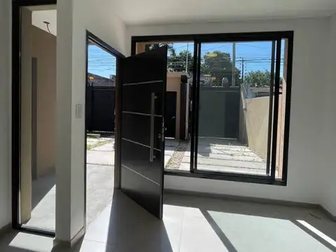 Depto Tipo Casa 3 ambientes con 2 baños
