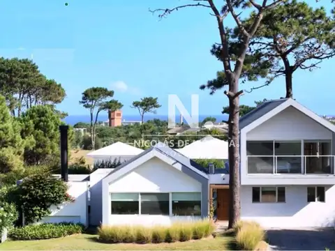 Casa de 5 Dormitorios en Jose Ignacio - Barrio Privado Pinar del faro