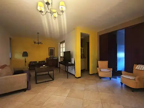 Casa en Venta en Castelar Norte, USD 200.000