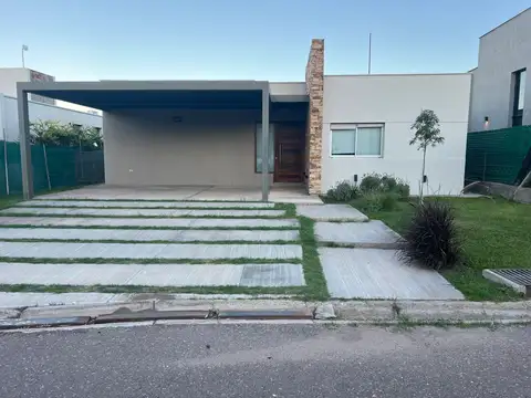 Alquilo Casa en Barrio Las Cortaderas II