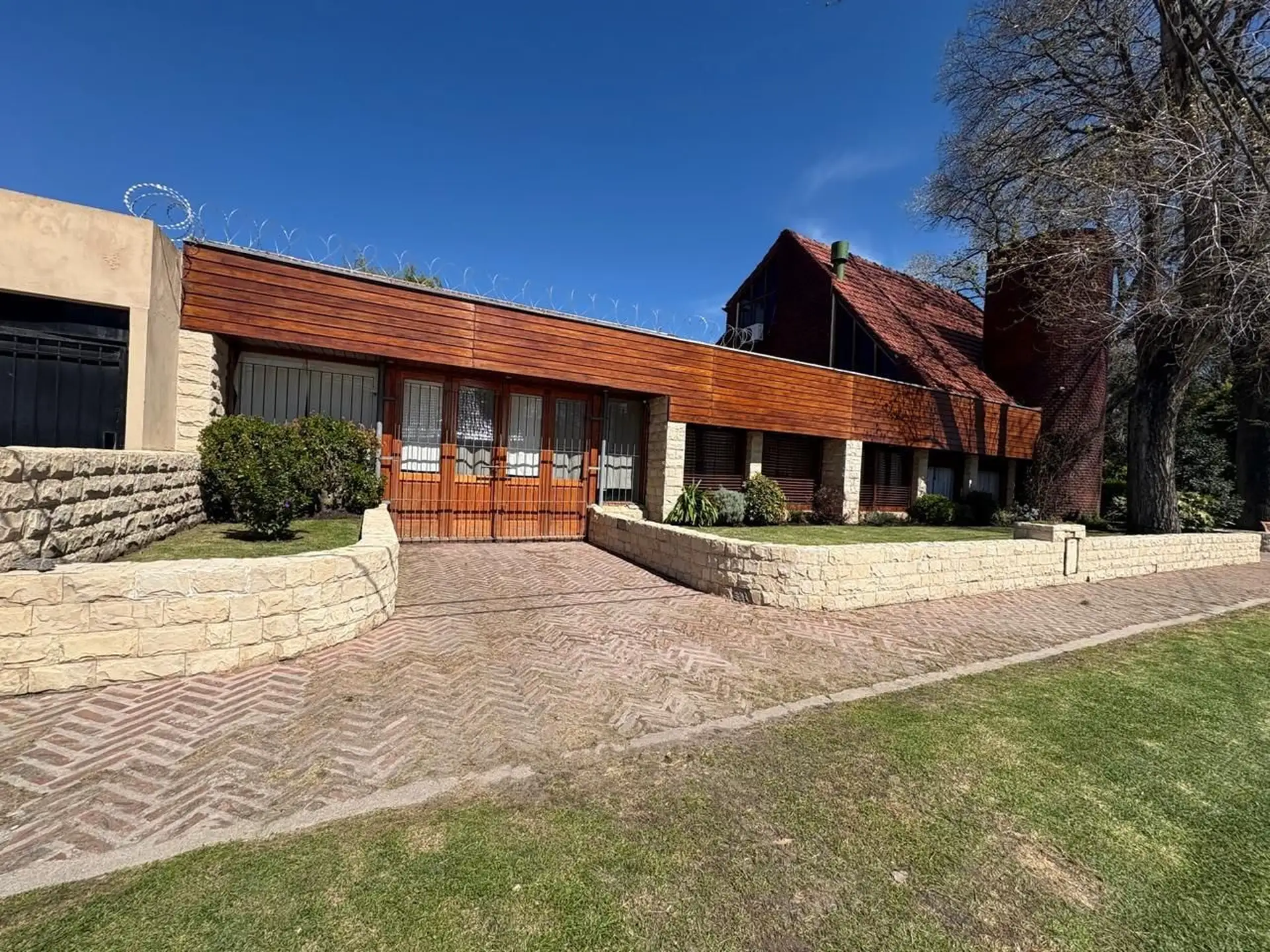 VENTA CHALET DE 6 AMBIENTES EN LA FLORIDA