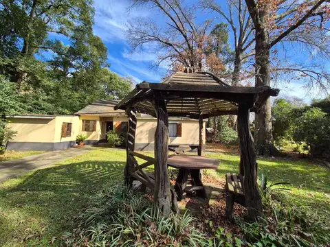 CASA 5 AMBIENTES EN VENTA EN EL TREBOL CON PILETA