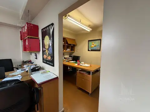 Oficina 8 ambientes con 2 baños
