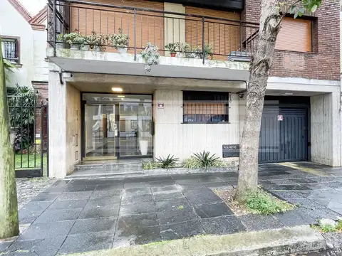 Melo  al 900 entre Madero y Segurola