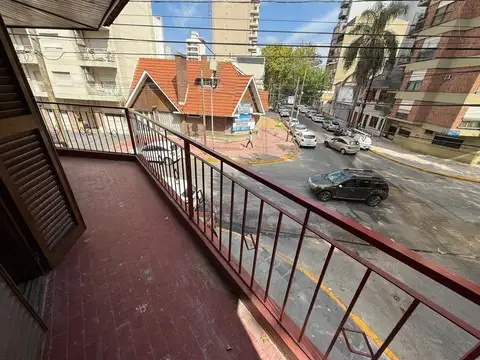 Depto Tipo Casa en Alquiler de 4 ambientes