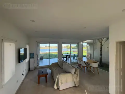 Casa en Alquiler de 3 dormitorios