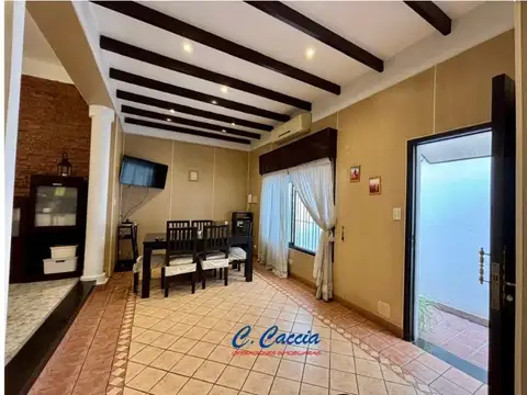 Depto Tipo Casa en Venta en Versalles, USD 150.000