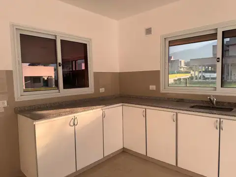 Casa en Alquiler de 3 dormitorios