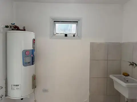 Casa en Alquiler con 2 cocheras