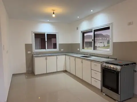 Casa en Alquiler en Yerba Buena, $ 2.200.000