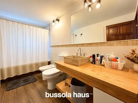 Casa en Venta con 4 cocheras