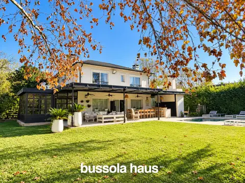 Casa en venta de 8 ambientes y pileta  en Lomas de Fátima Pilar