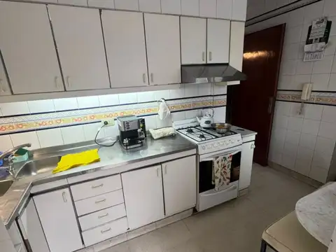 Departamento 6 ambientes con 2 baños