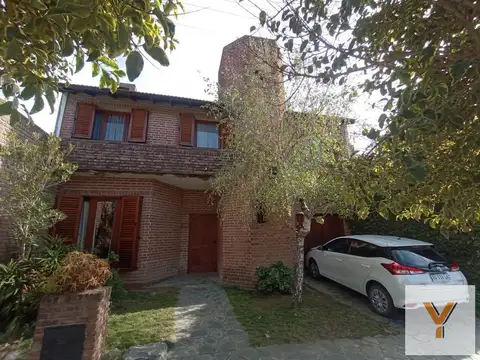 Casa en venta - 4 Dormitorios 3 Baños - Cochera - 250Mts2 - Balcarce