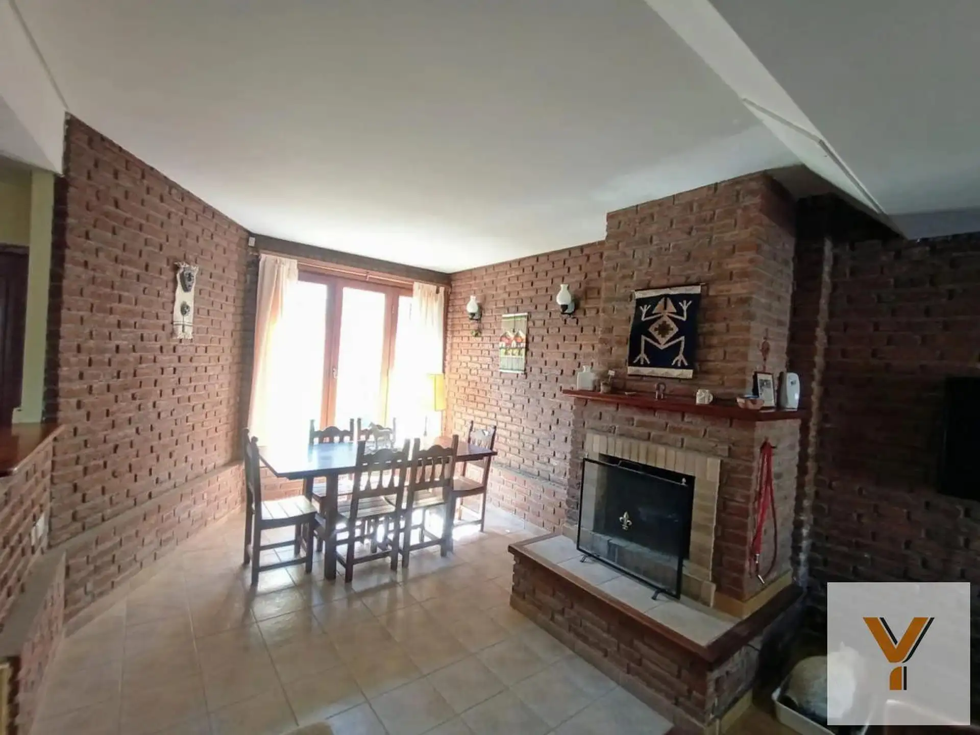 Casa 4 dorm, 180 m² con patio, parrilla y pileta — 2 plantas, cochera