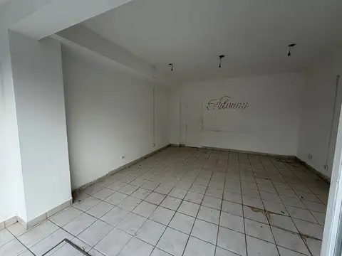 Local Comercial en Alquiler – Calle Rioja – Ciudad de Mendoza