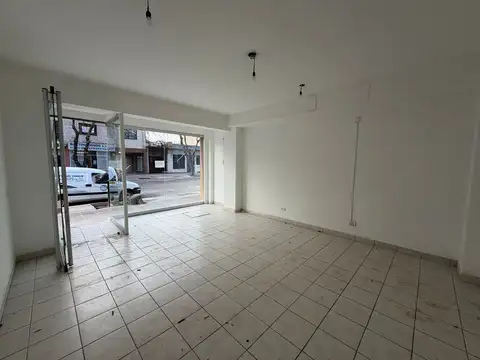 Local Comercial en Alquiler – Calle Rioja – Ciudad de Mendoza