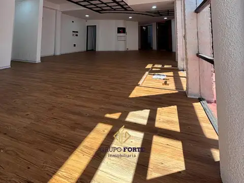 Local comercial con escritura en  centro renovado a nuevo