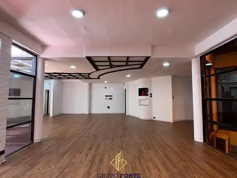 Local comercial con escritura en  centro renovado a nuevo