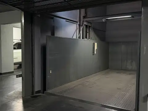 Venta Cochera con baulera en el barrio de  Villa Urquiza