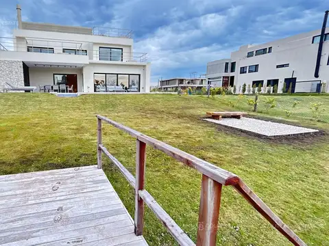 Casa en Alquiler de 4 dormitorios