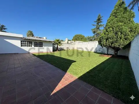 SE VENDE CASA 3 DORMITORIOS Y GRAN PATIO SANTA ISABEL 1°