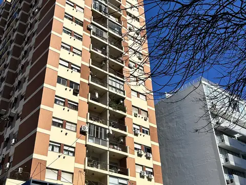 DPTO. 4 AMBIENTES CON BALCÓN (SAN TELMO) RETASADO