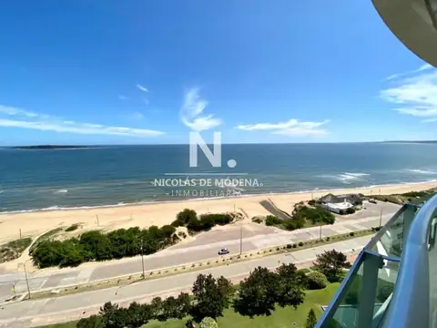 Apartamento frente al mar en edificio Aquarela.